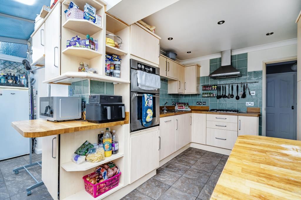 Property photo 3 of 20 Kitchen