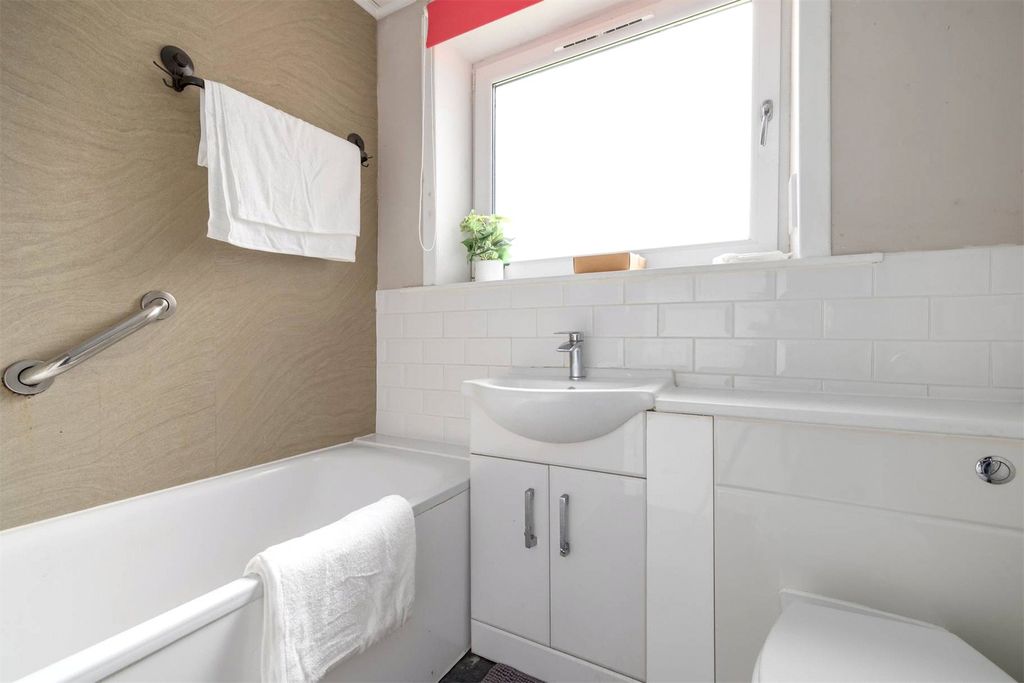 Additional image 11 of 2 bed flat for sale2/22, Pentland Drive, Comiston, Edinburgh EH10