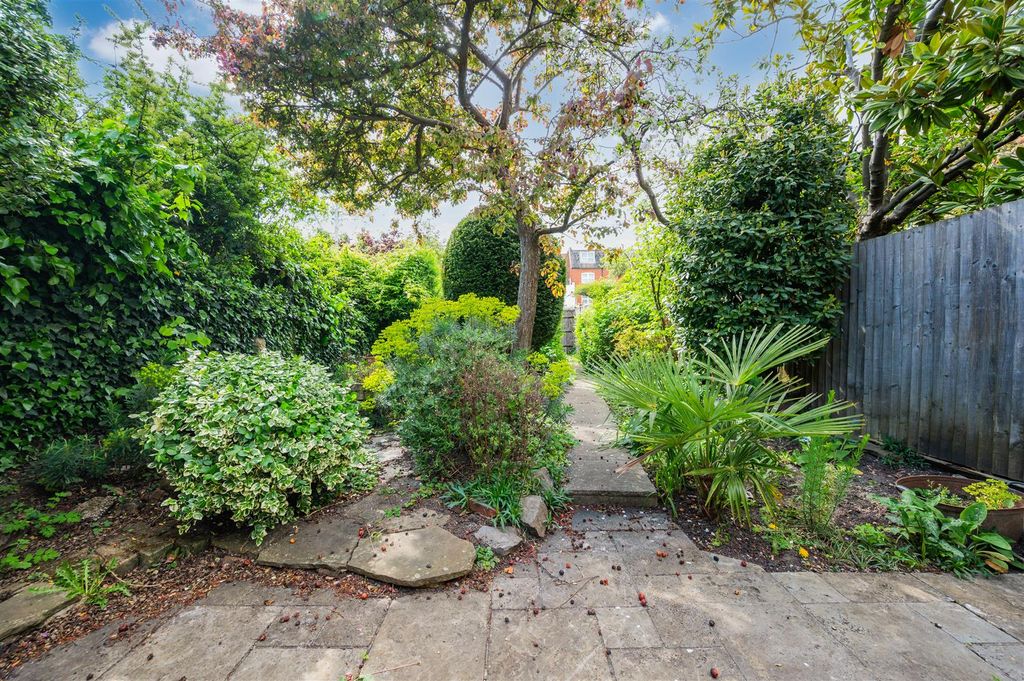 Property photo 3 of 16 Garden