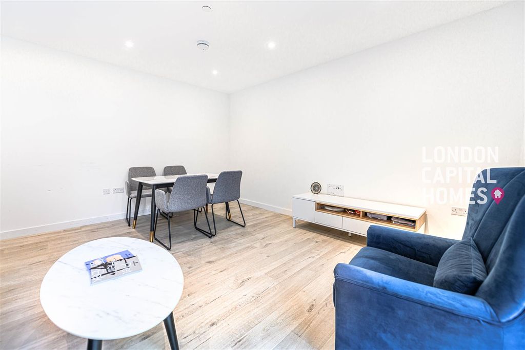 Property photo 3 of 19 04-13.Jpg