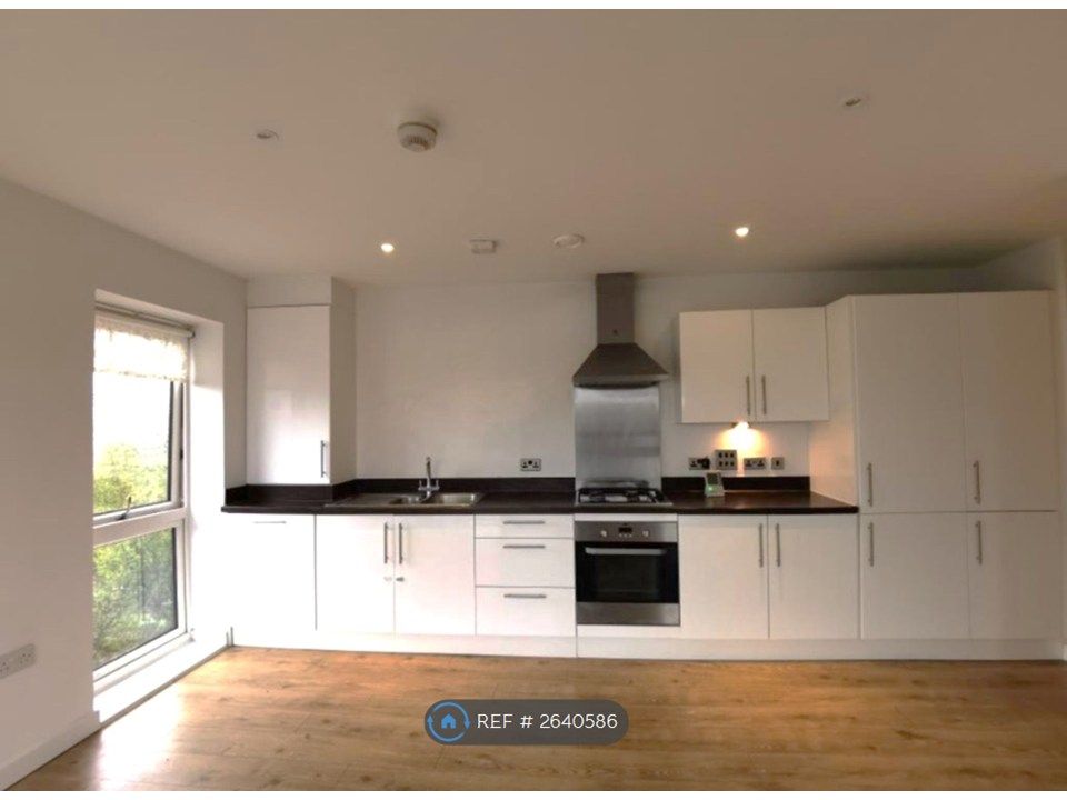 Property photo 1 of 13 Living Room