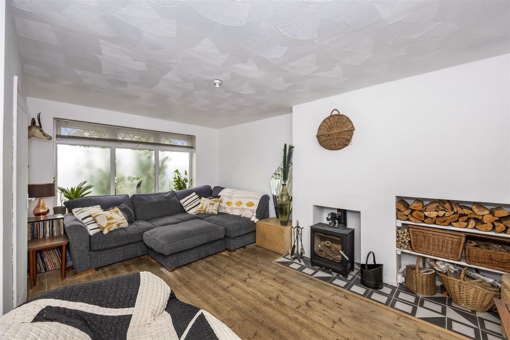 Property photo 2 of 16 Living Room