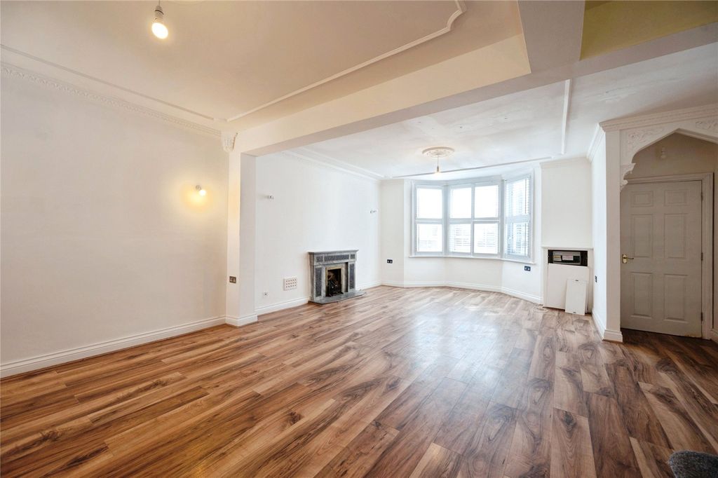 Property photo 1 of 17 Picture No. 32