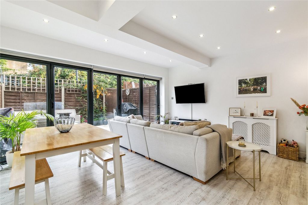 Property photo 1 of 9