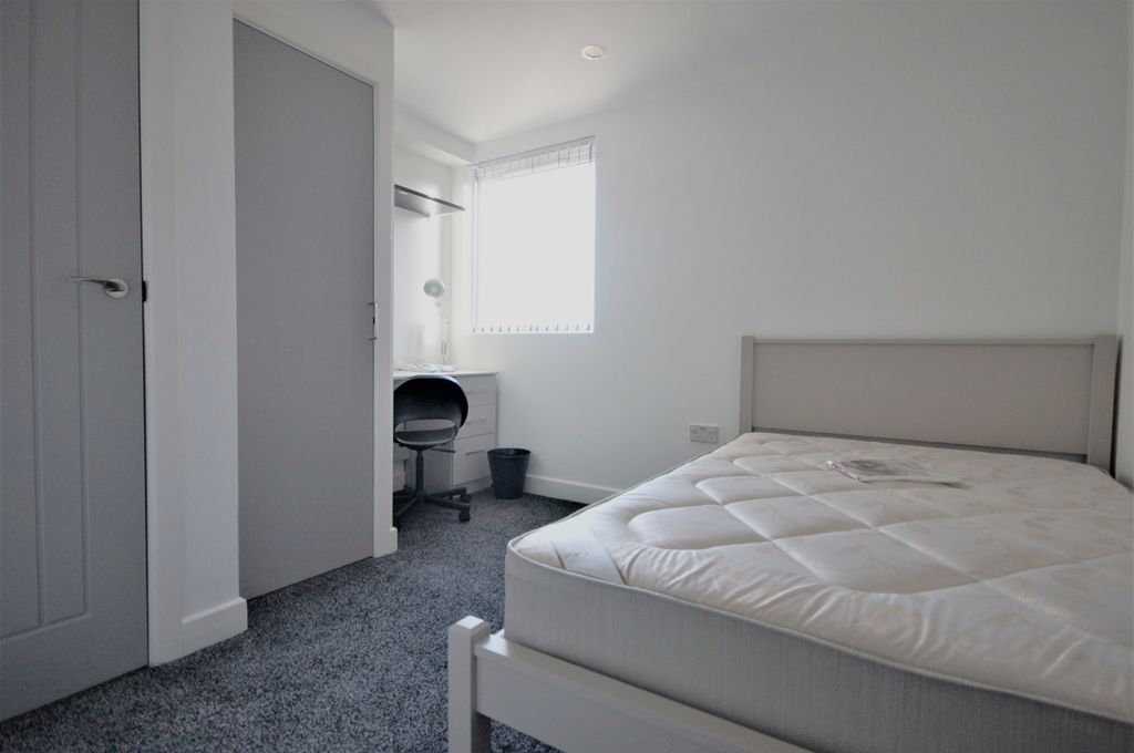 Property photo 1 of 5 Room2