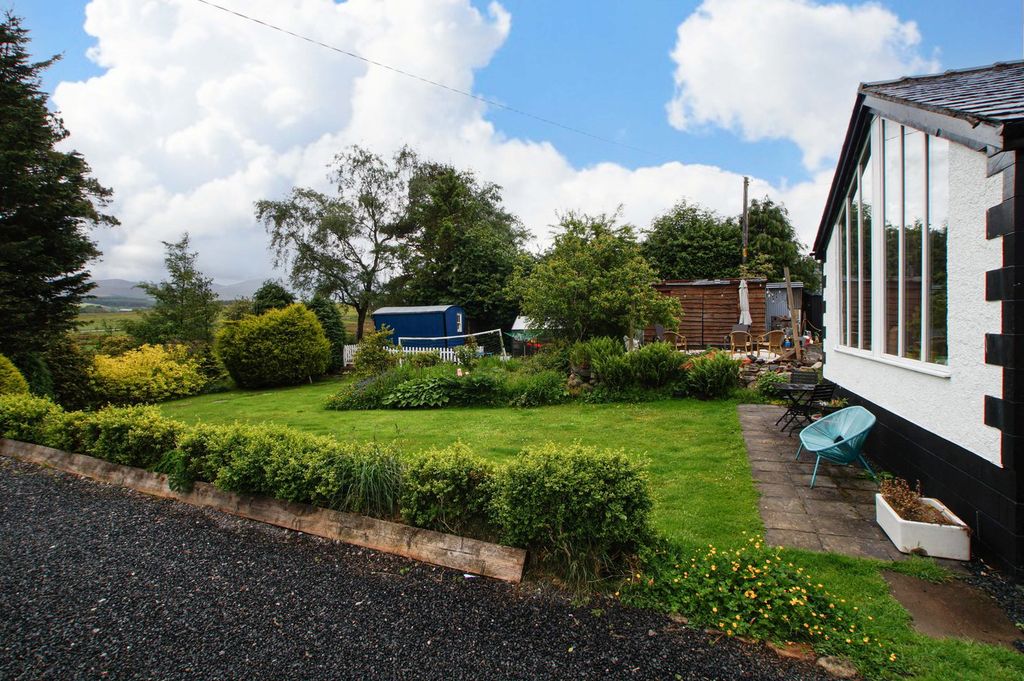 Property photo 3 of 47 Gardens