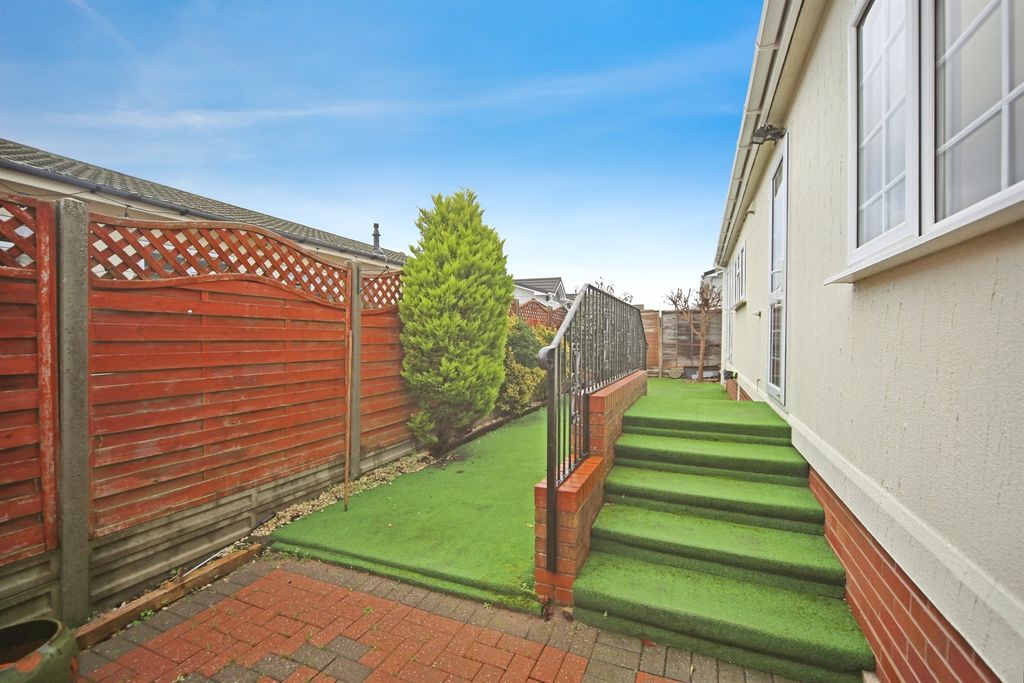 Property photo 2 of 20