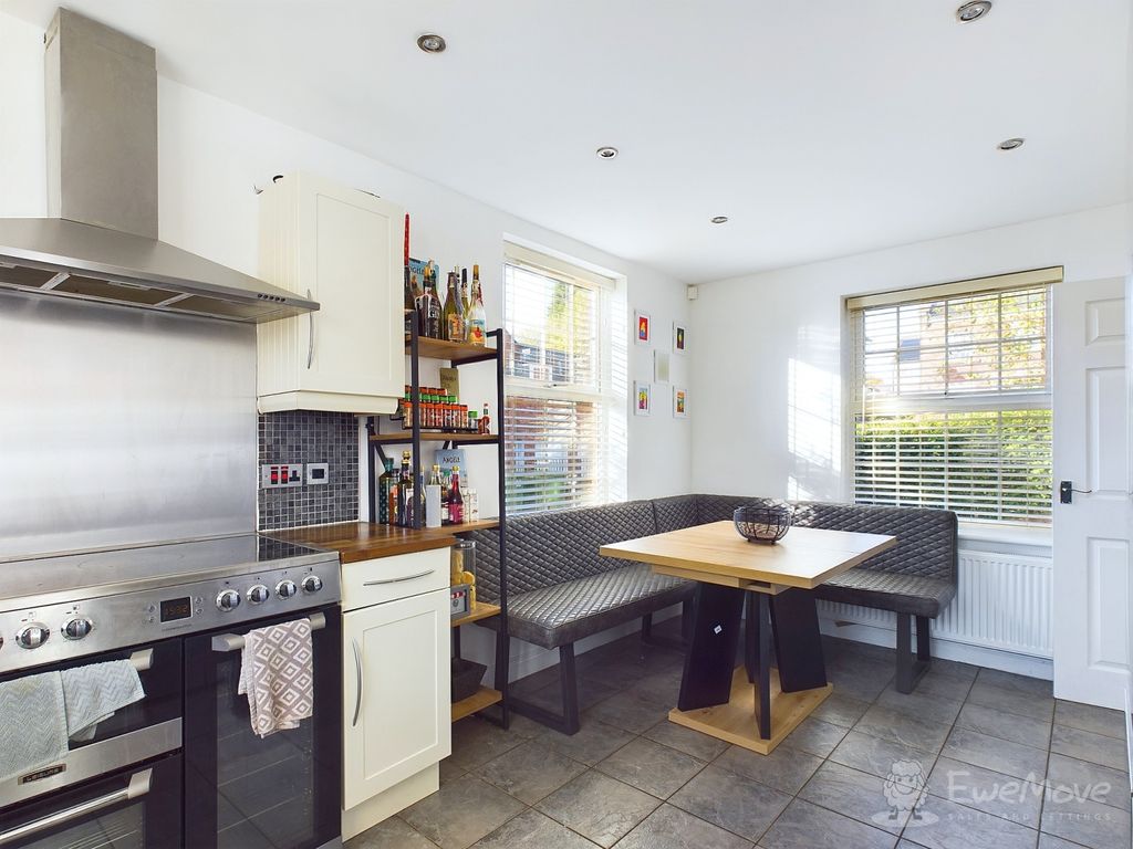 Property photo 2 of 15 Kitchen