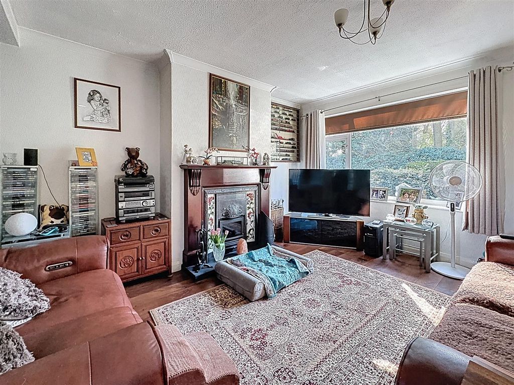 Property photo 2 of 13 Lounge