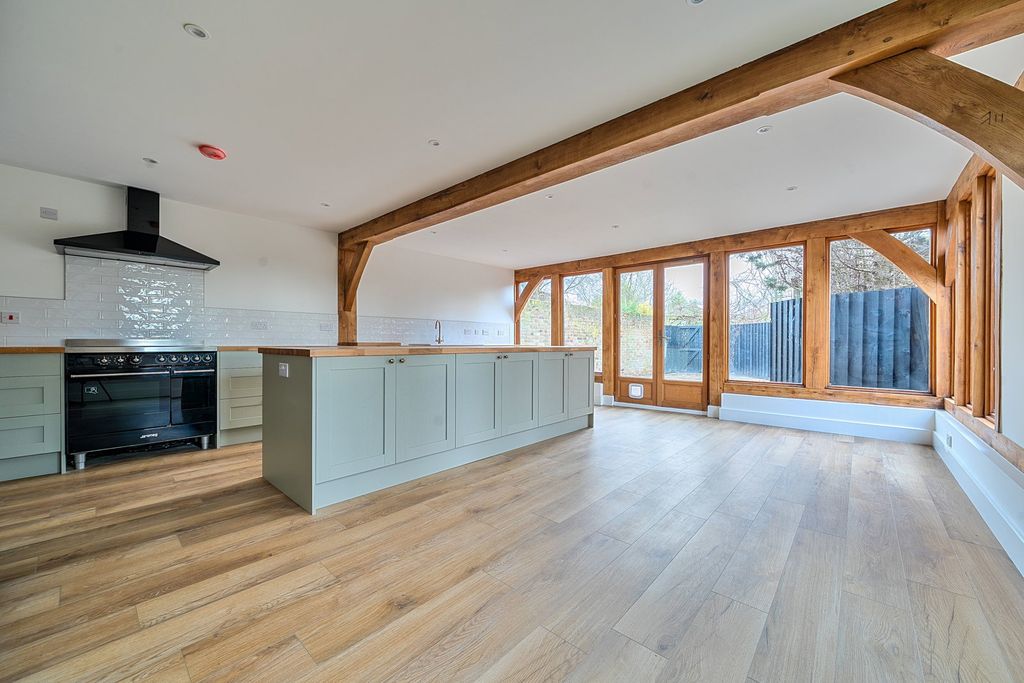 Property photo 3 of 39