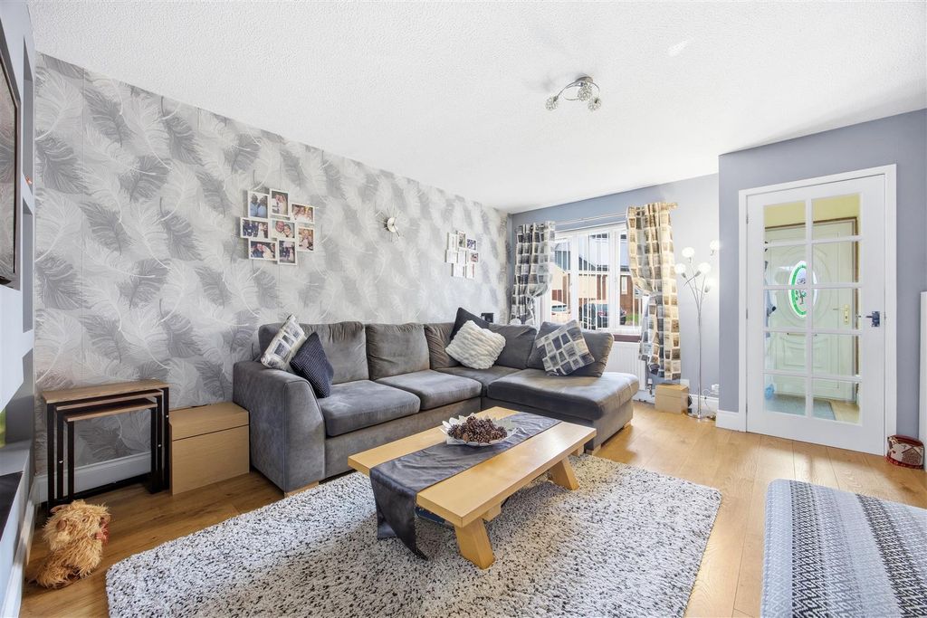 Property photo 3 of 16 27_Valleyfield_Rd_Cumbernauld_007.Jpg