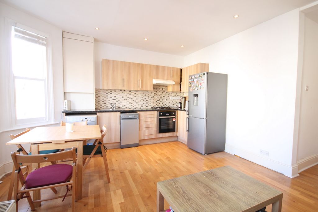 Property photo 3 of 7 Kitchen