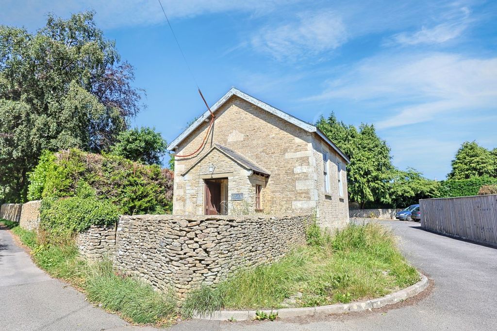 Property photo 1 of 8