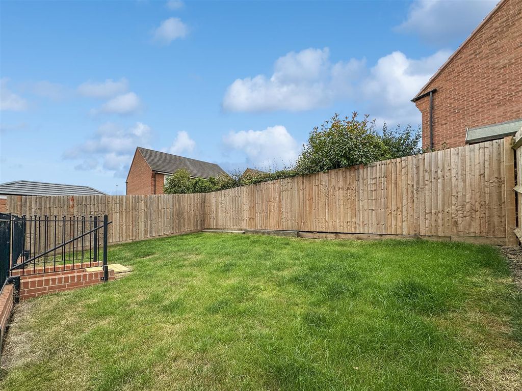 Property photo 3 of 23 Garden 644