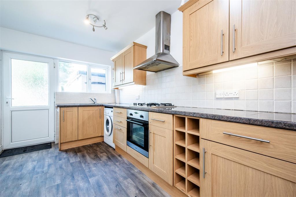 Property photo 3 of 19 Kitchen