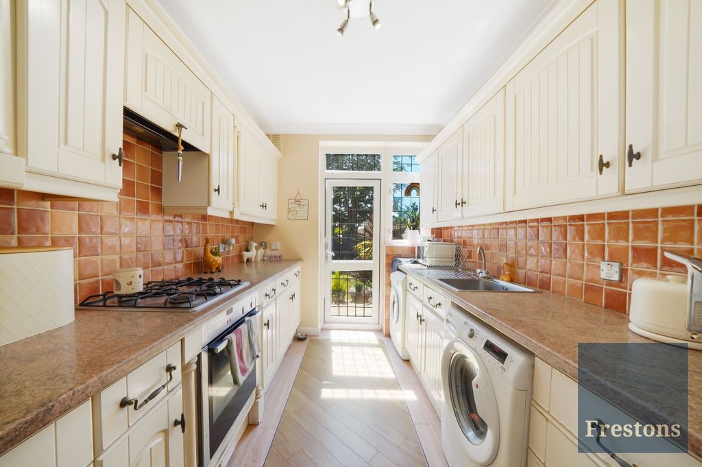 Property photo 2 of 13