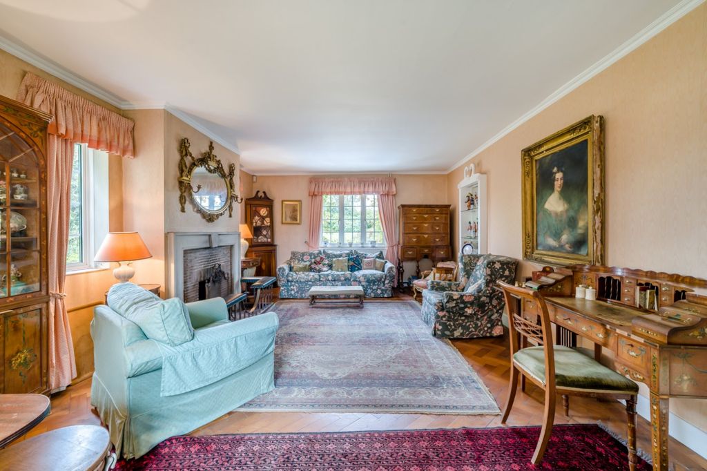 Property photo 2 of 11 Living Room