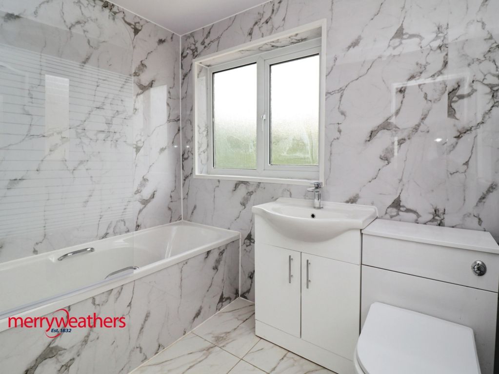 Property photo 3 of 13 Bathroom