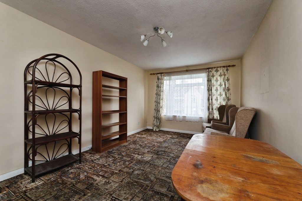 Property photo 3 of 18 Pbox-Img.Jpg