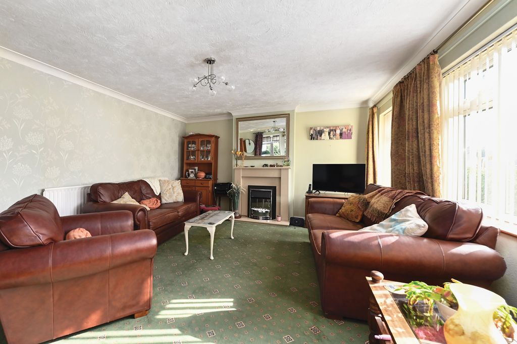 Property photo 2 of 8 22 Parkhill Rd (4)