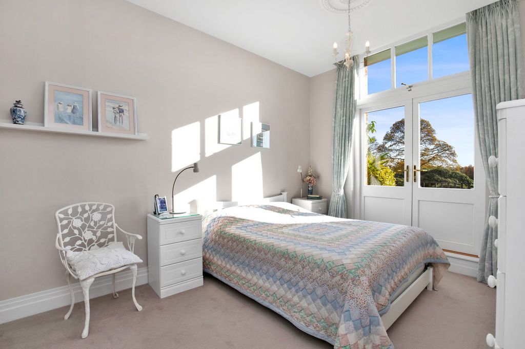 Property photo 2 of 32