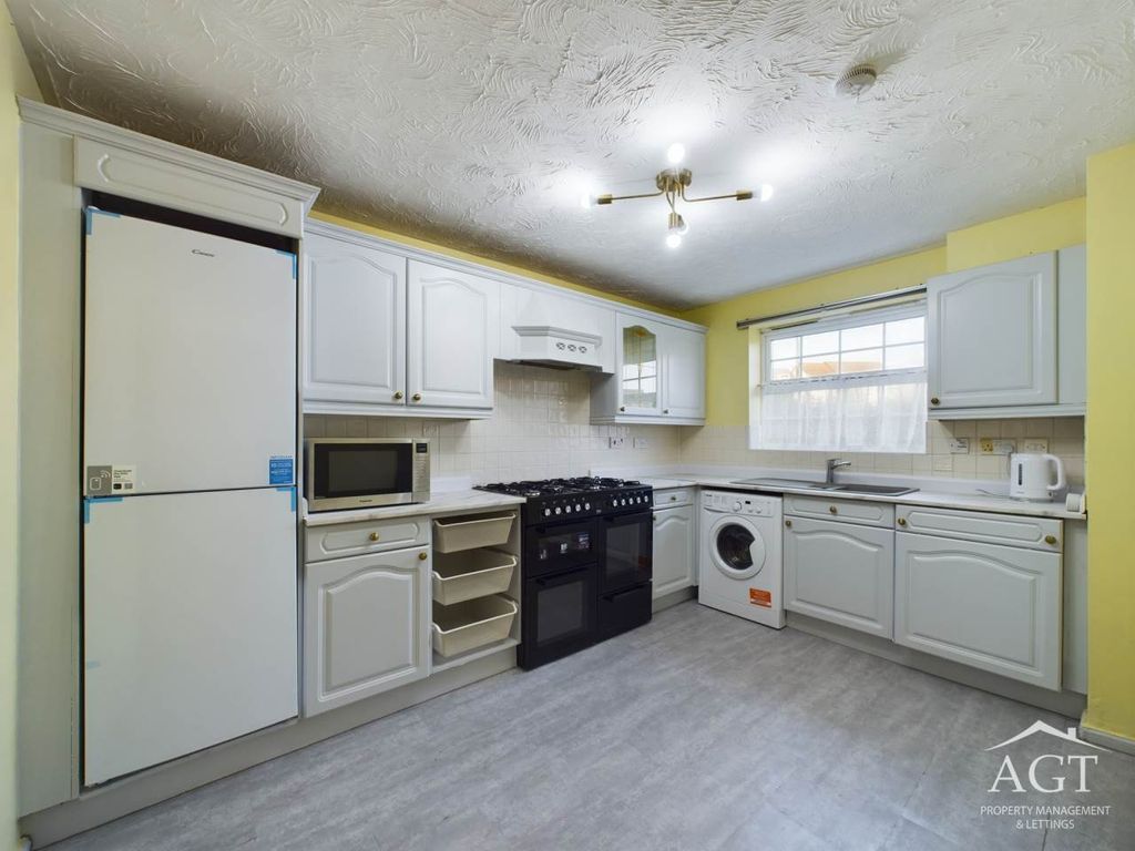 Property photo 3 of 14 Kitchen