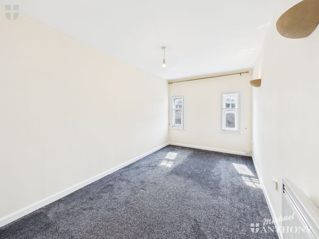 Property photo 2 of 8 Cam03852G0-Pr0738-Still001