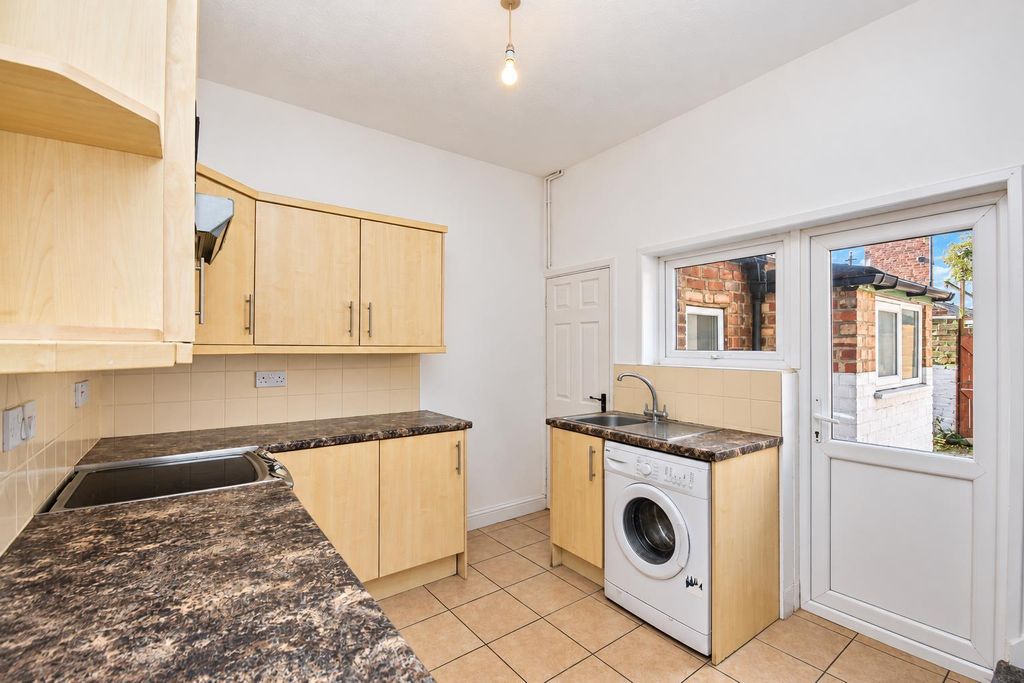 Property photo 3 of 12 Kitchen