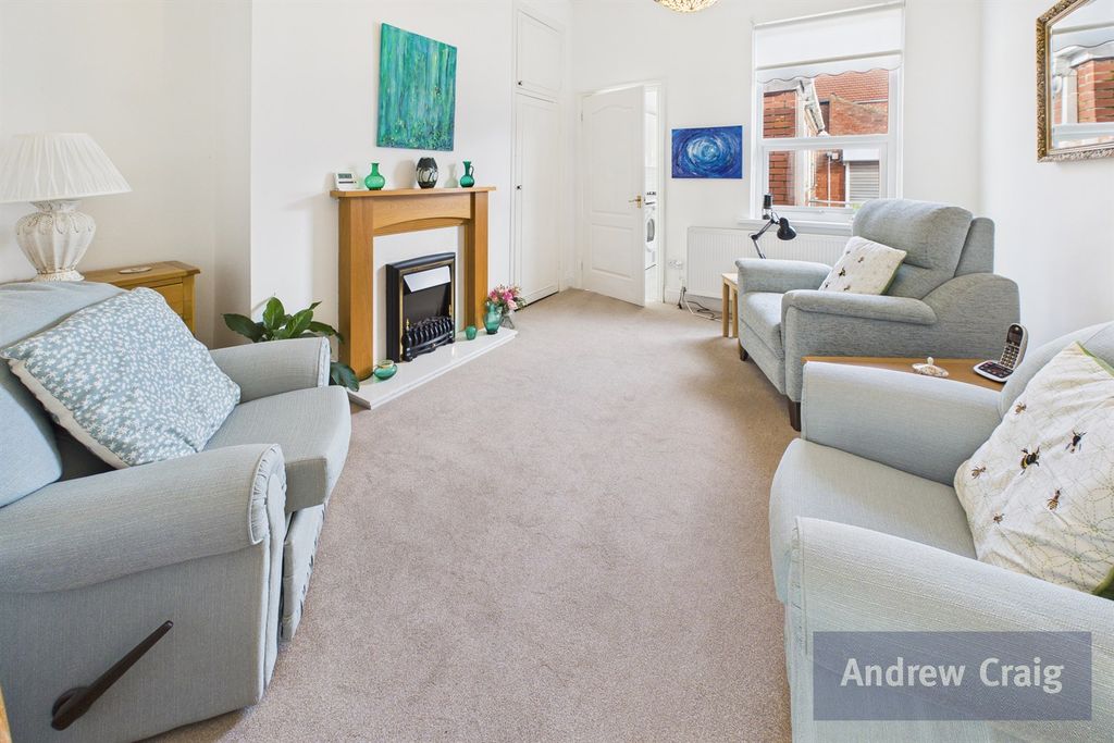 Property photo 2 of 9 Lounge