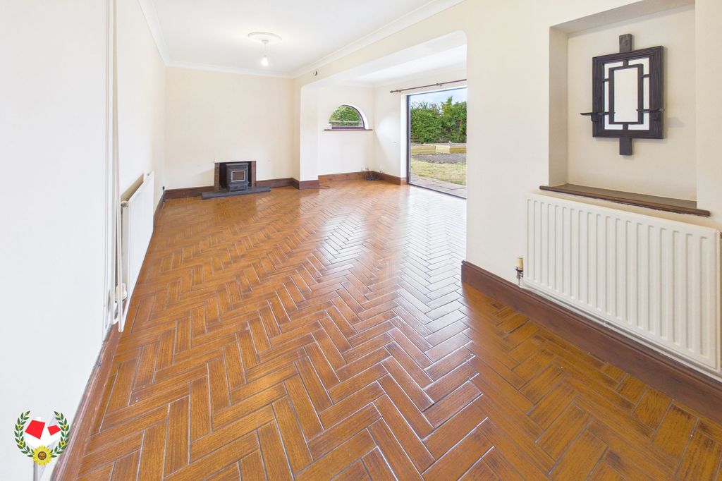 Property photo 3 of 28