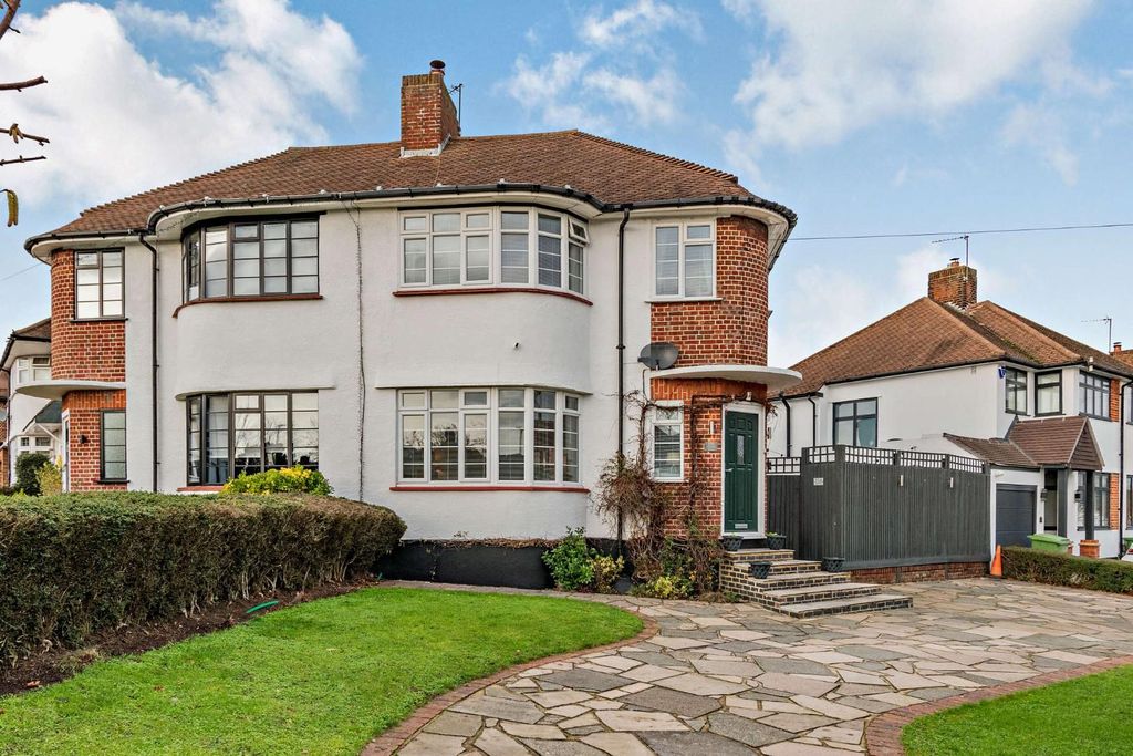 Property photo 2 of 22 8533823-Exterior10-800.Jpg