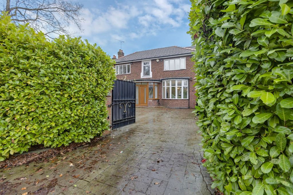 Property photo 1 of 42 4819982