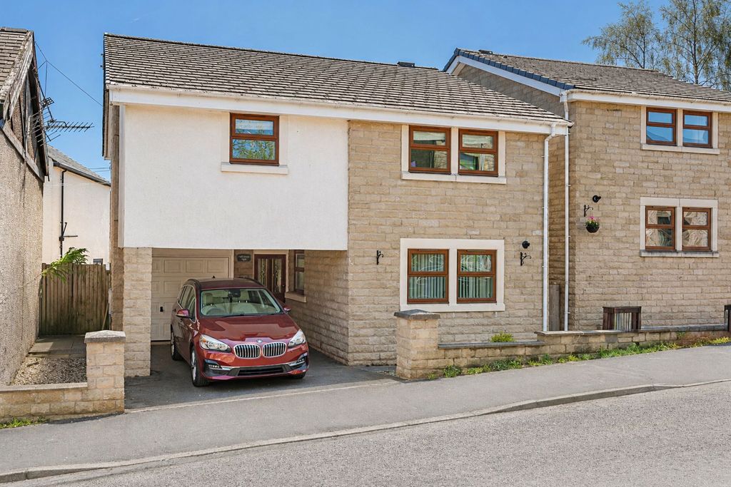Property photo 1 of 42