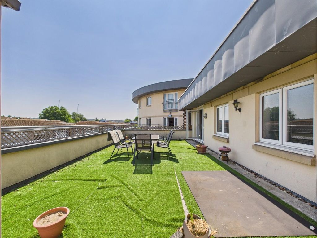 Property photo 2 of 32 Cam01576G0-Pr0279-Still032.Jpg