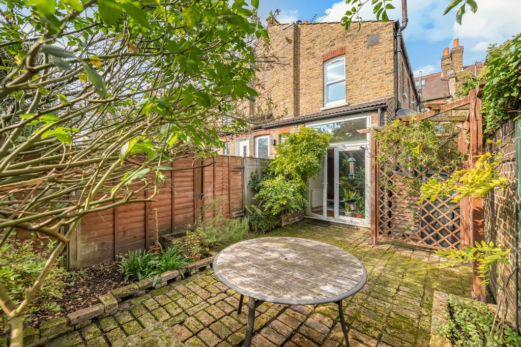 Property photo 2 of 22