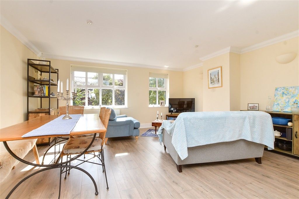 Property photo 3 of 16 Lounge/Diner