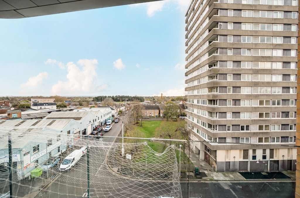 Property photo 3 of 10