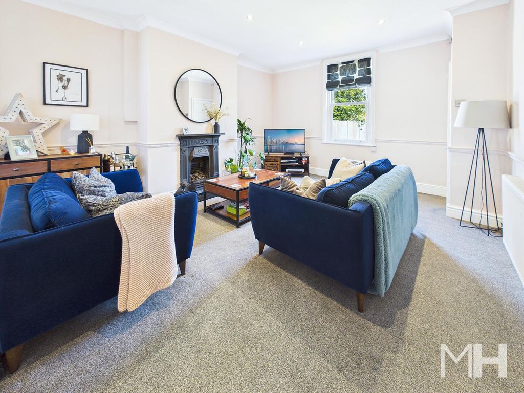 Property photo 1 of 17 Living Room