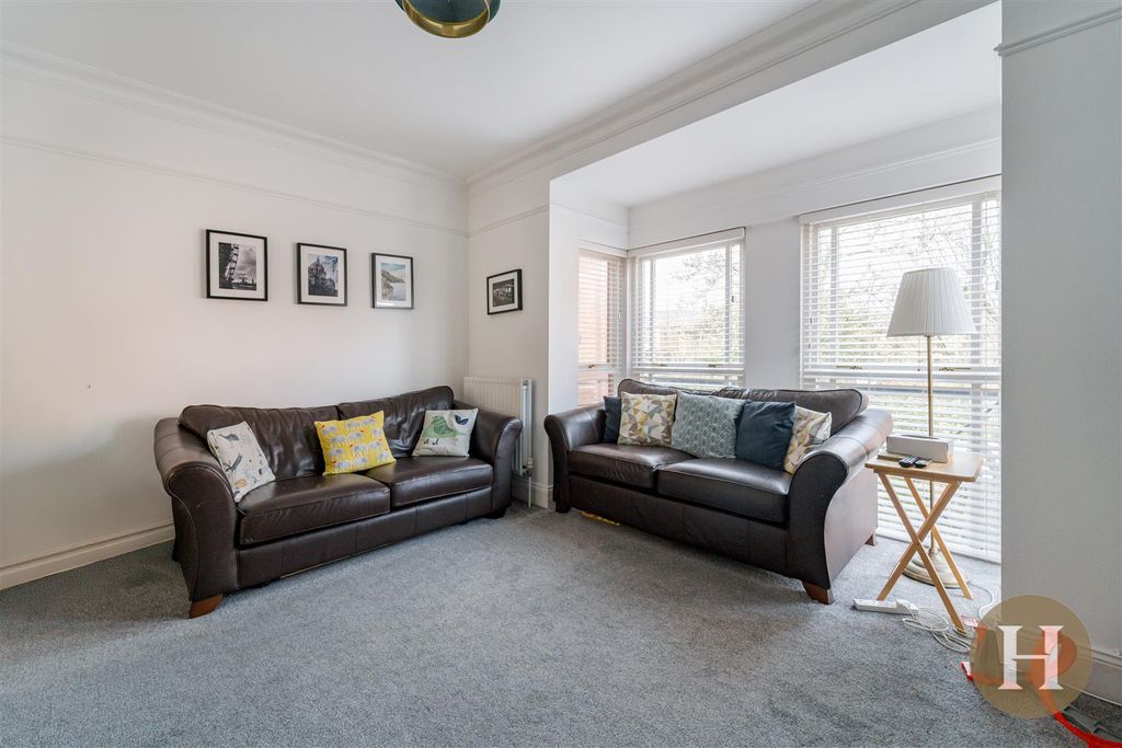 Property photo 3 of 25 Hadleigh Estate Agents-10.Jpg