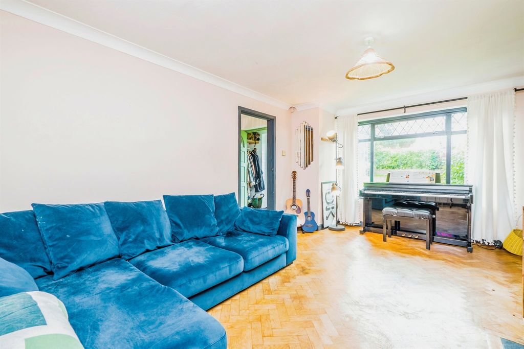 Property photo 2 of 17