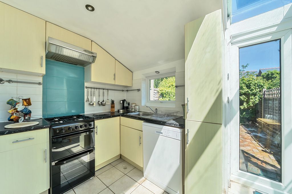 Property photo 3 of 20 8-68237027Ed6d9-1...