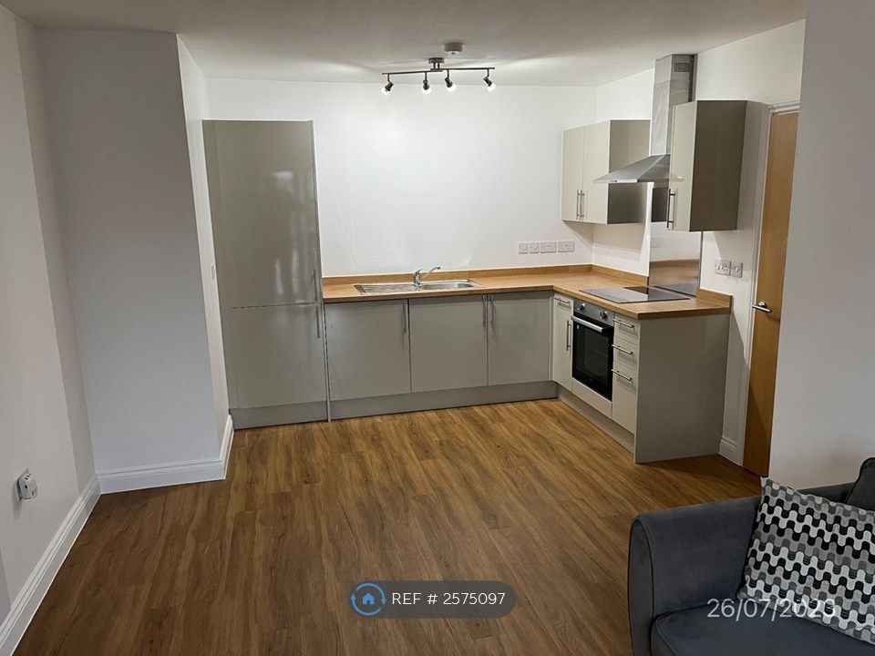 Property photo 3 of 8 Kitchen