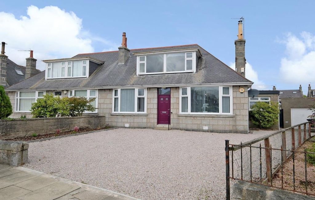 Property photo 1 of 28