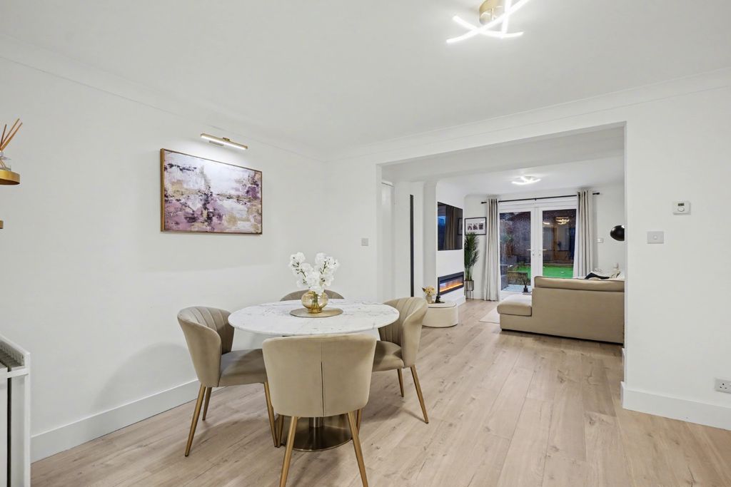 Property photo 3 of 15 4642037