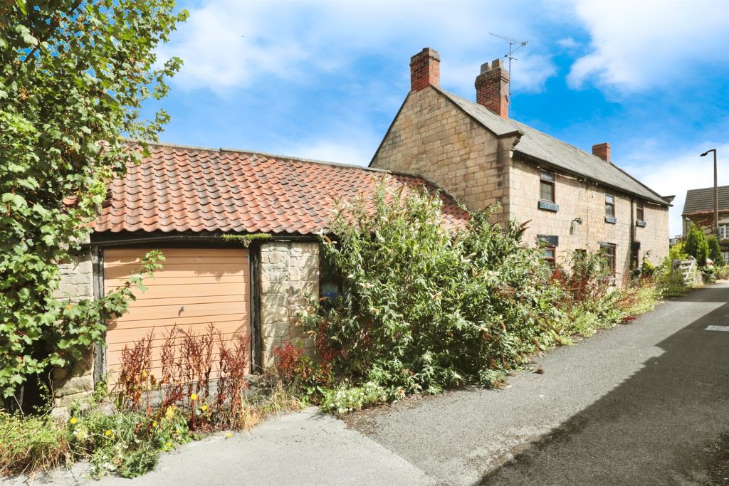 Property photo 1 of 17