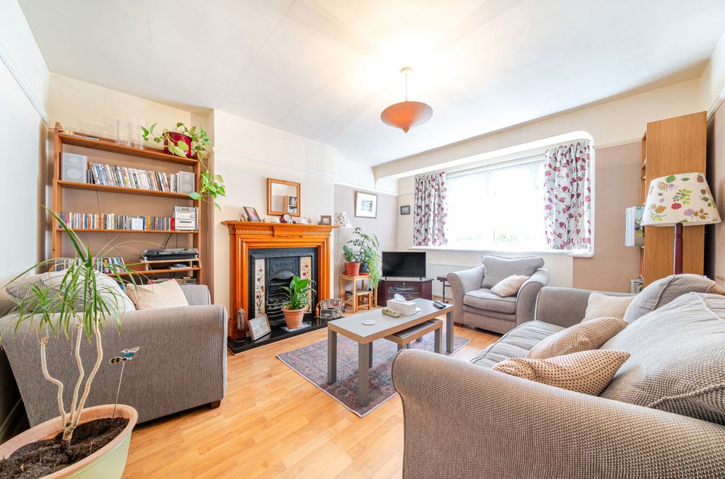 Property photo 2 of 18 1315940-9-685c195...