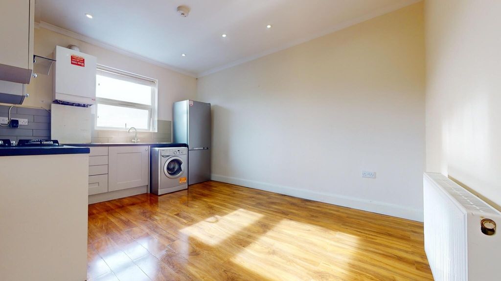 Property photo 1 of 11 Photo 6