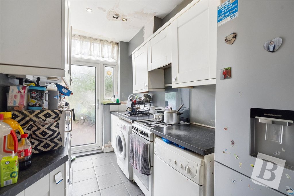 Property photo 2 of 17 Kitchen