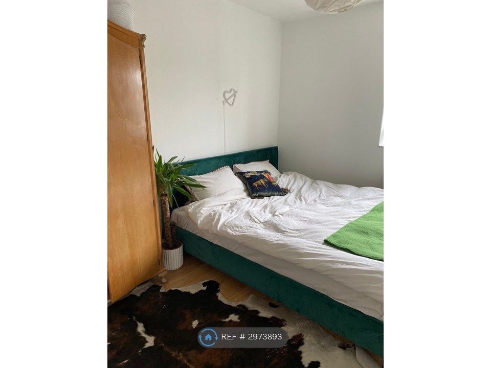 Property photo 3 of 6 Double Bedroom