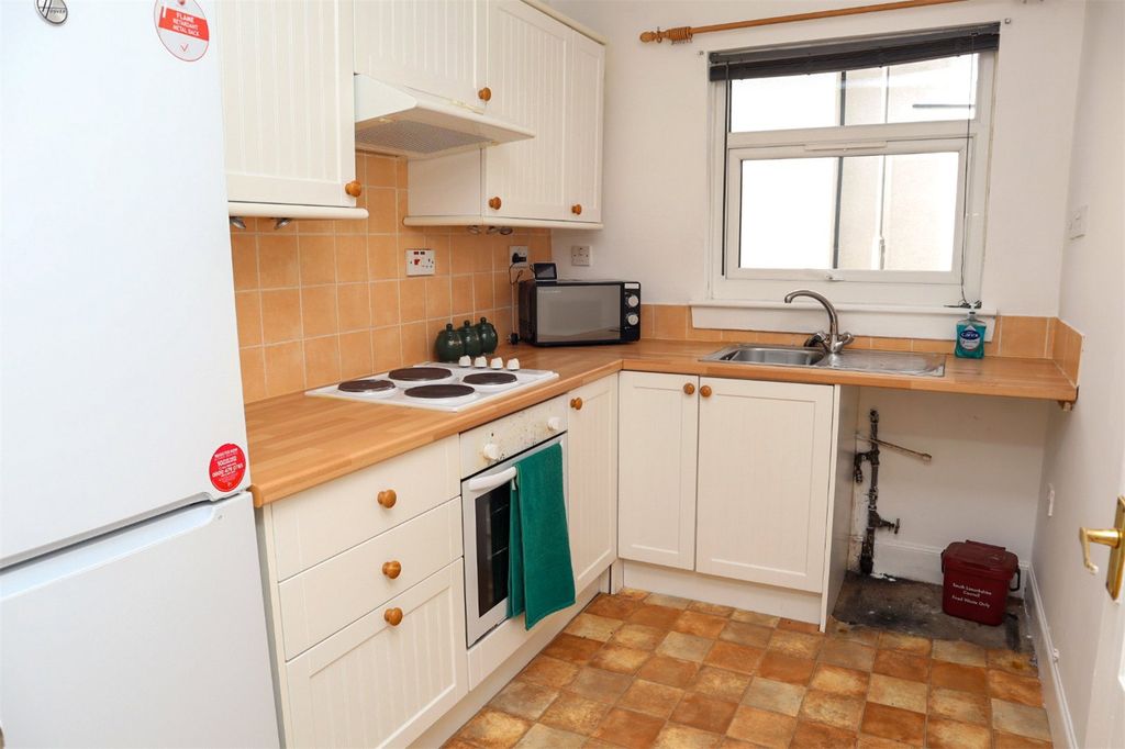 Property photo 2 of 12 Kitchen